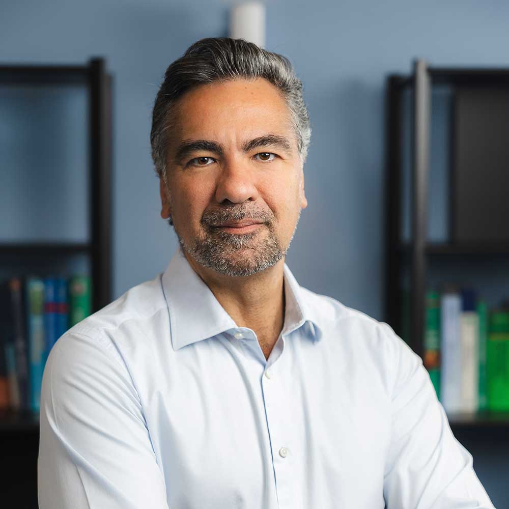 dr-renato-seyrafi-haarspezialist